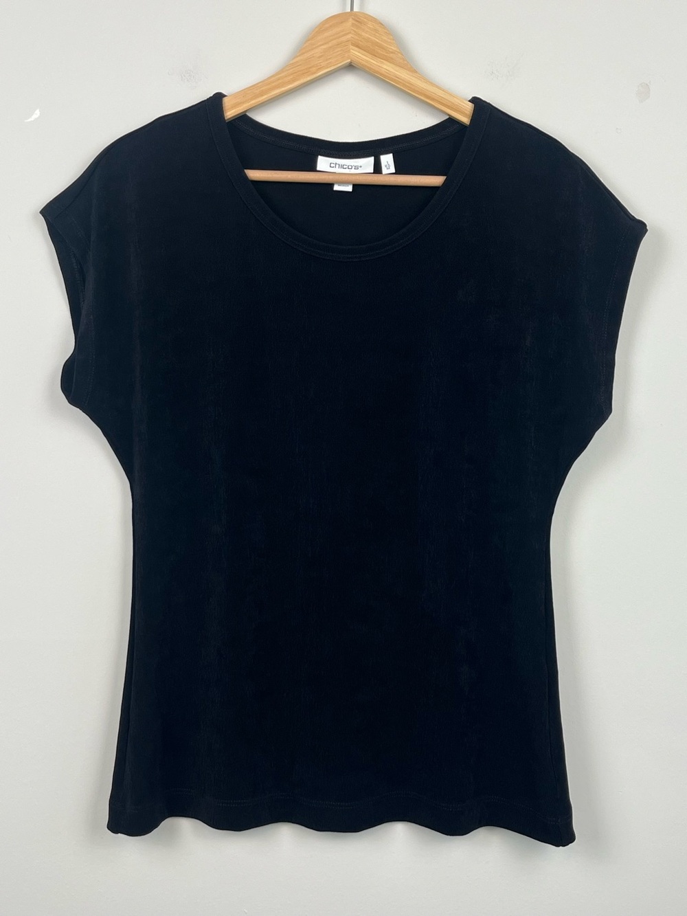 Chico’s black slinky knit cap sleeve fitted blouse top, medium.